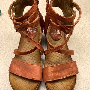 Miz Mooz Shay Wedge